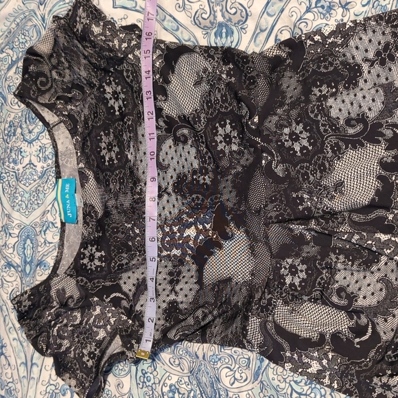 Printed Short Sleeve Dress - Picture 4 of 6